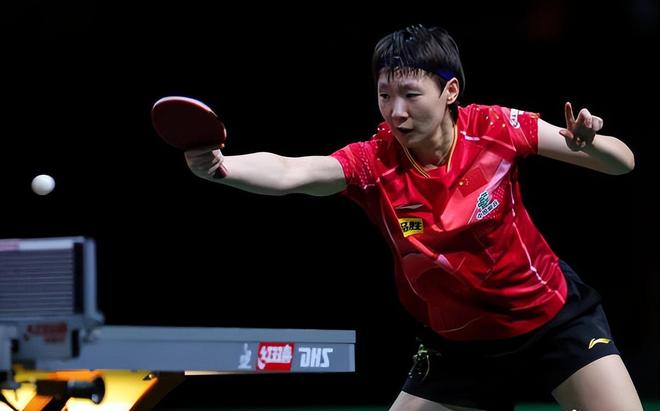 埃贝尔：雅克松目前在慕尼黑，现在的情况是我们必须送他回去